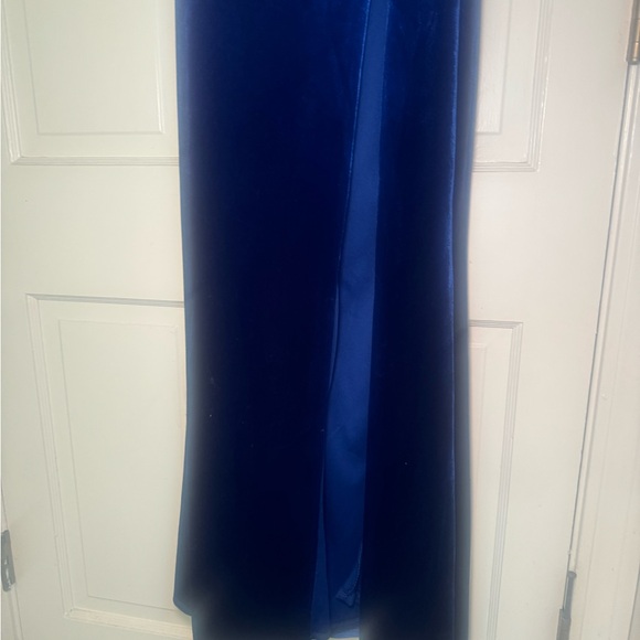 NWT City Studios Velvet One Shoulder Gown Blue size 7 - Picture 8 of 11